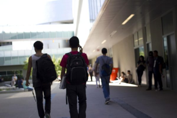 Students flooding the halls of the MD building after class on Sept. 29, 2014. (Gary West/The Telescope)