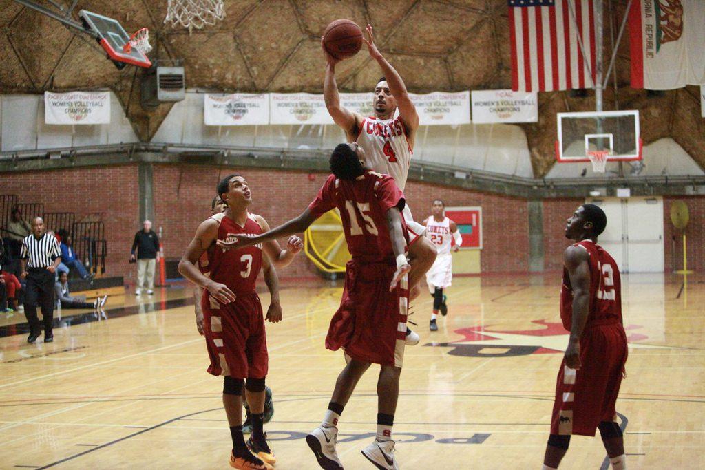 Derick Jones (4) scores against Southwestern College in the semi-final game of the 9th Annual Palomar Thanksgiving Tournament. (Stephen Davis/The Telescope)