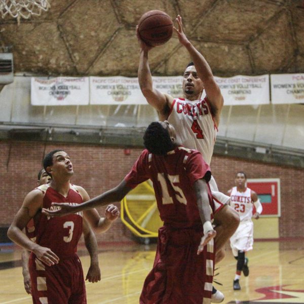Derick Jones (4) scores against Southwestern College in the semi-final game of the 9th Annual Palomar Thanksgiving Tournament. (Stephen Davis/The Telescope)