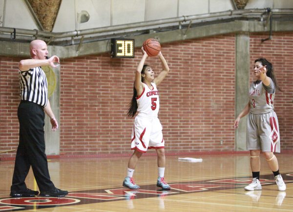Jan. 17, 2014 | Palomar's Victoria Stewart prepares to inbound the ball during second half of Friday's game at The Dome. Stewart finished with 10 points in the 97-83 win against San Diego City College. (Stephen Davis/The Telescope)