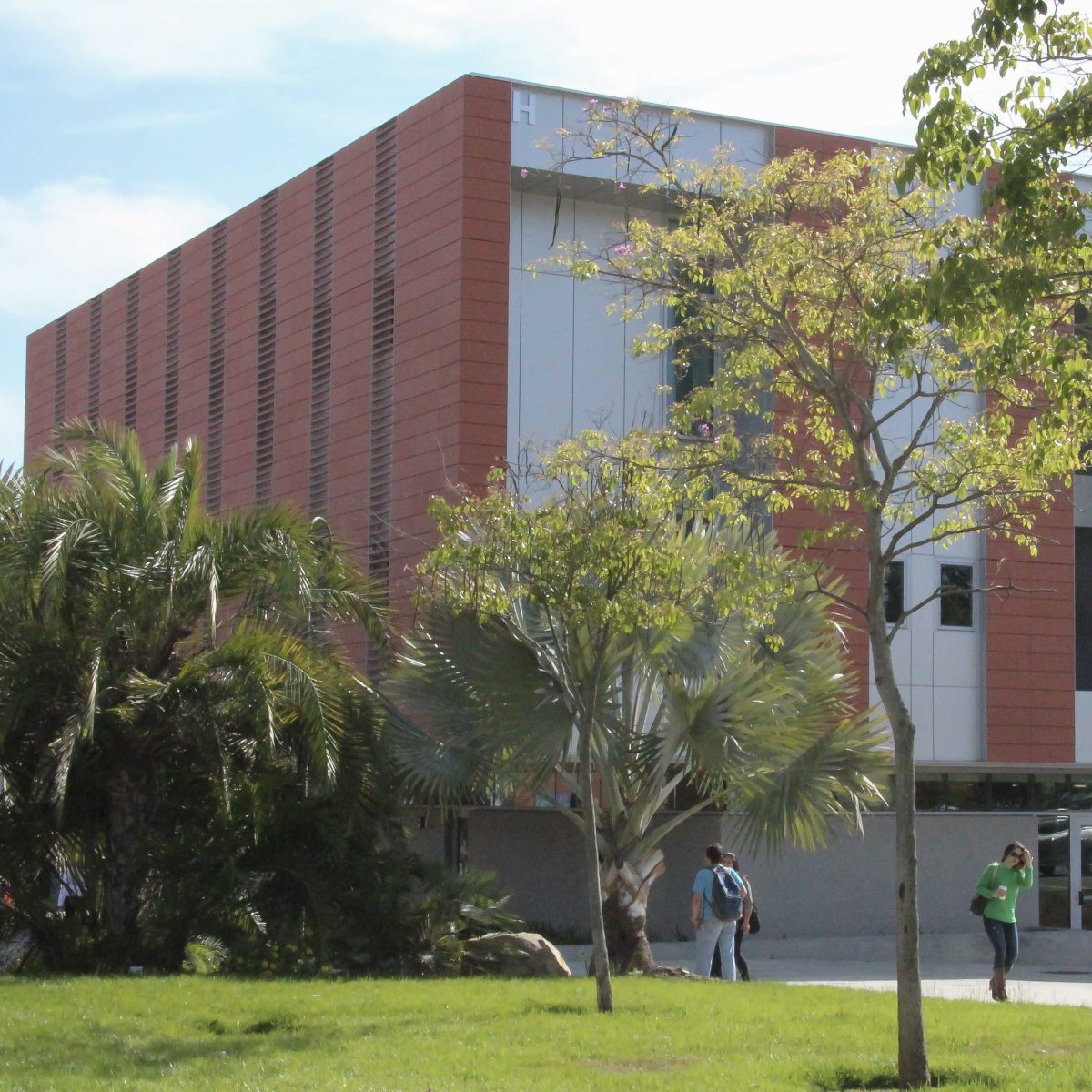 Students walk by the new Humanities building on the San Marcos campus April 23. (Joe Davis/The Telescope)