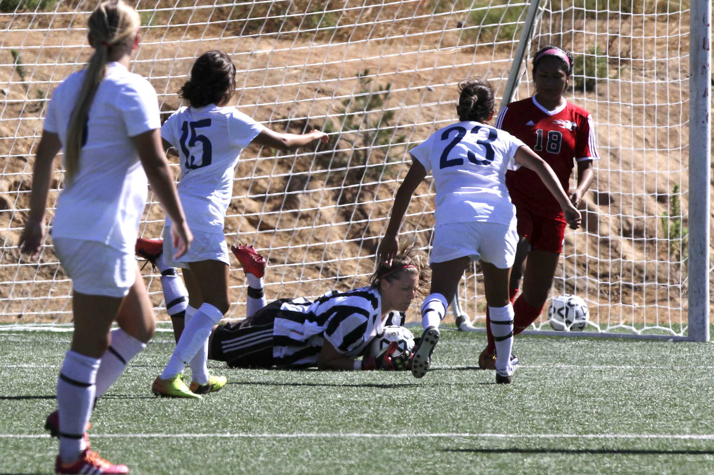 Palomar goalkeeper Valentina Zito saves a shot. (Marcela Alauie/The Telescope)