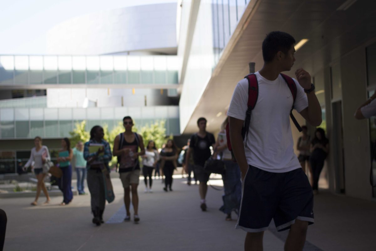 Students flooding the halls of the MD building after class on Sept. 29, 2014. (Gary West/The Telescope)