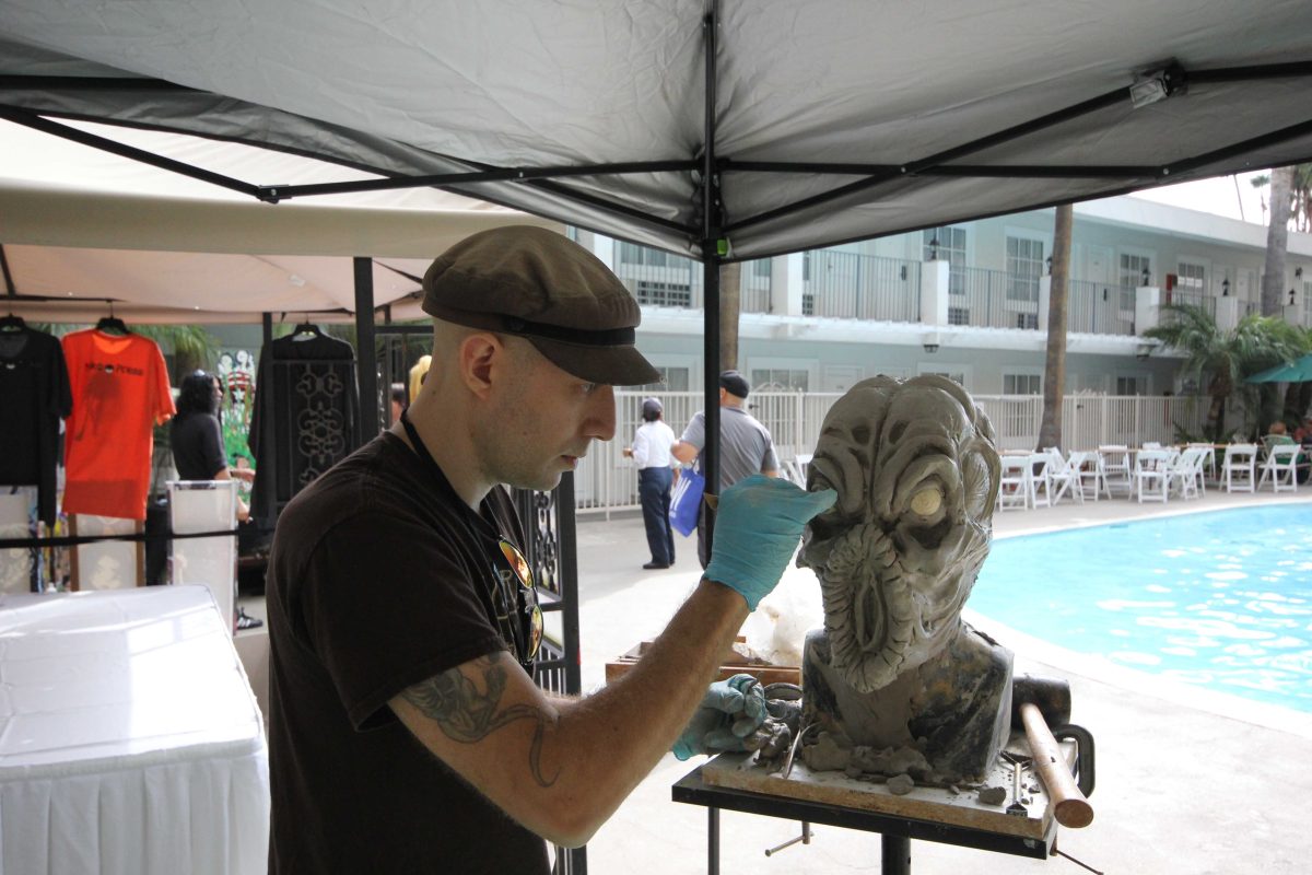 Clay sculptor Jason Hite working on an alien head sculpture named Ascaras at Comic Fest on Oct. 19, 2014. (Dirk Callum/The Telescope)