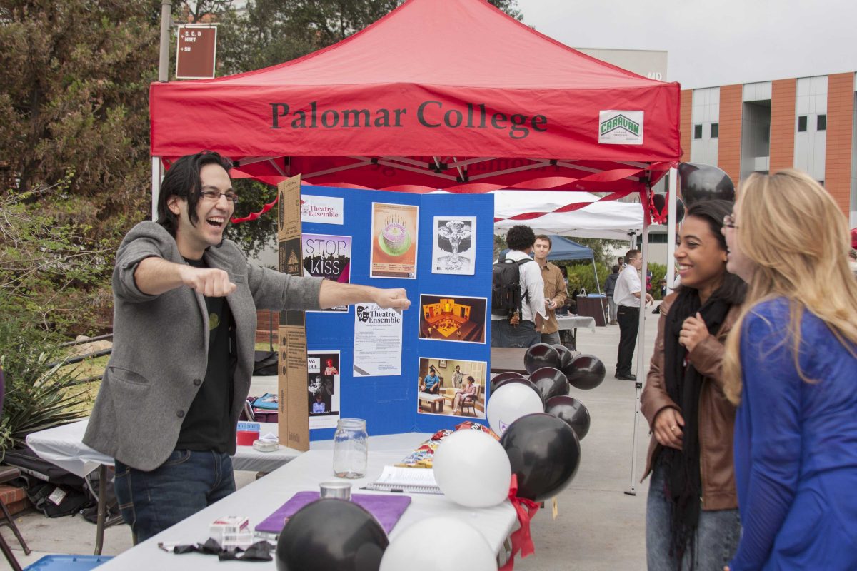 Baruch Guerrero of the Palomar Theater Ensemble entertains students students with a magic trick during the Club Rush event on Jan 29, 2015 at Palomar Club Rush. (Claudia Rodriguez/The Telescope)