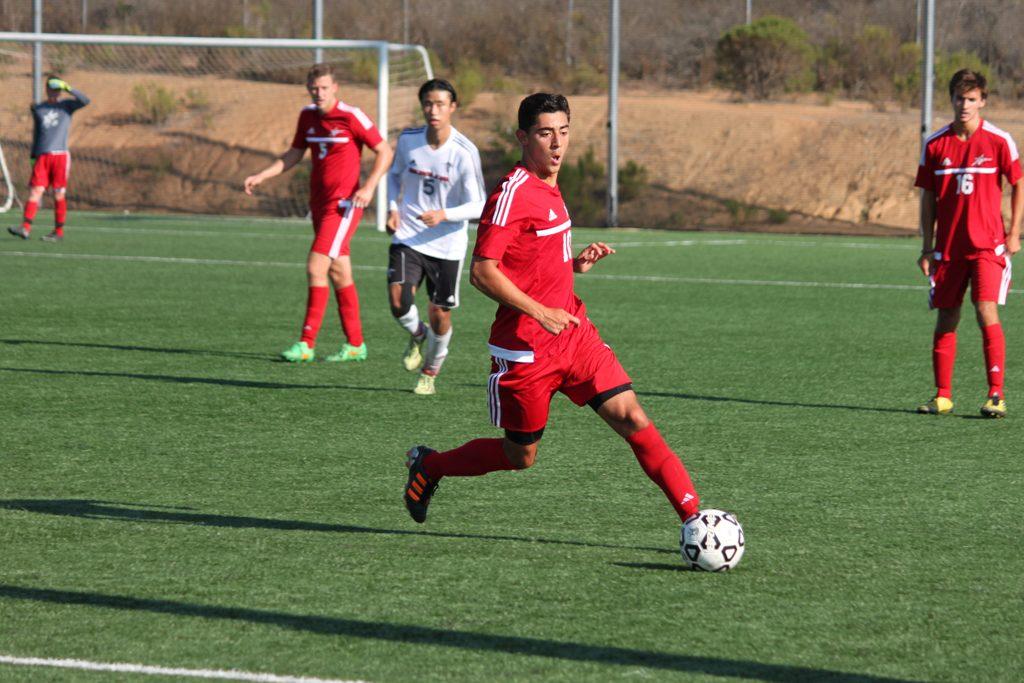 Palomar midfielder Victor Gonzalez controls the ball on Minkoff Field on Aug. 27, 2015. (Lou Roubitchek/The Telescope)