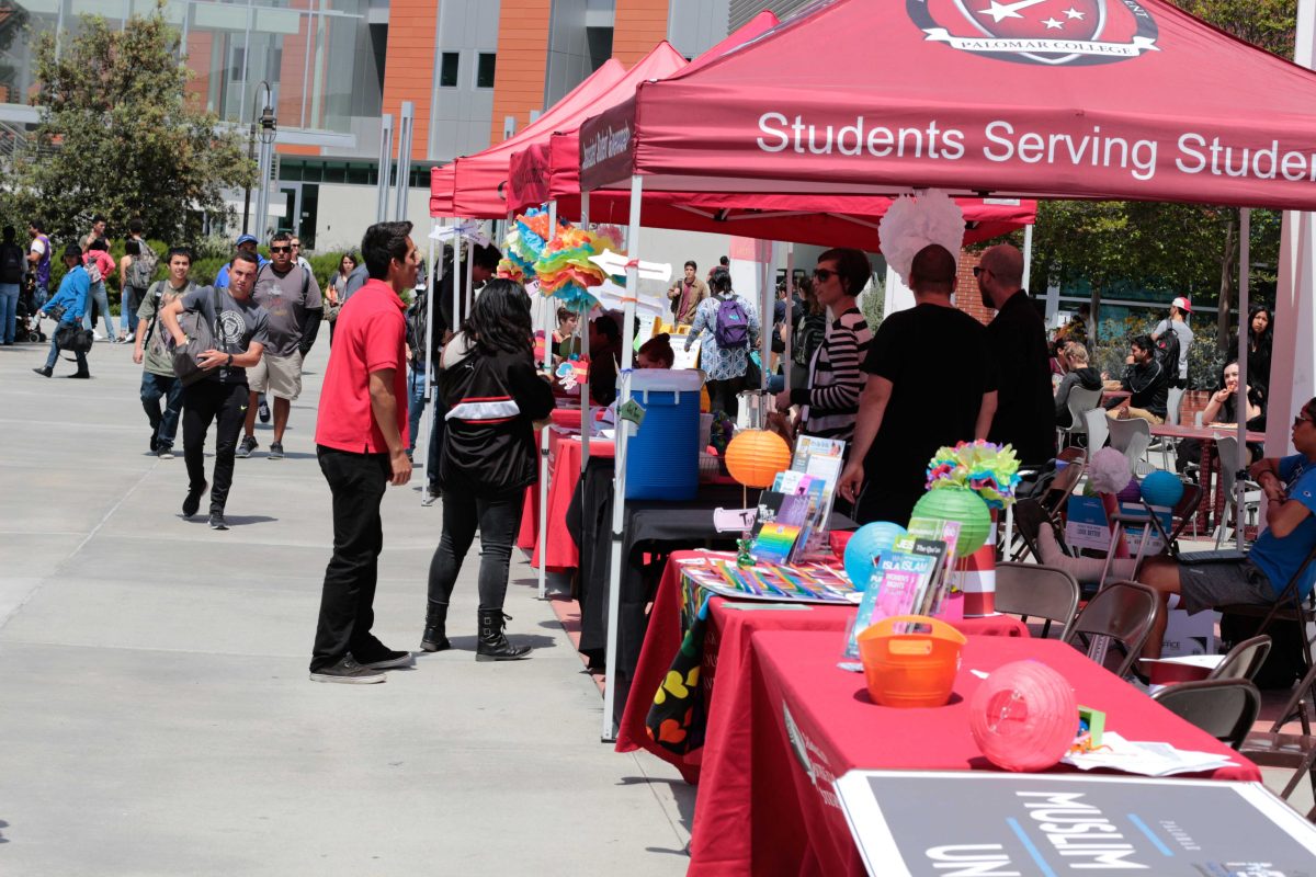 Students received free lunch bags from the ASG booth in the SU Quad during Springfest on April 14, 2016. (Christopher Jones/The Telescope)