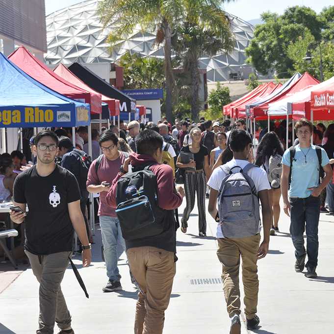 Palomar welcome new and retuning students for the Fall 2016 semester with information, wellness and social group with static displays on Aug. 22, 2016. (Johnny Jones/The Telescope)