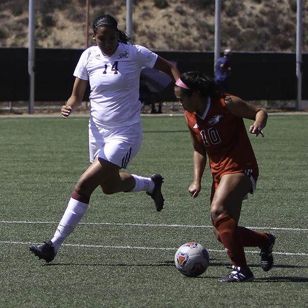 Palomar's Adriana Gutierrez (Number 10) on her way to score the last goal of the game agaisnt Southwestern on Sept. 16, 2016. (Kayla Rambo/The Telescope)