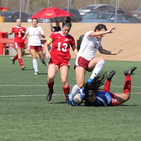 Palomar Goalkeeper Rosa Lopez saves against Pasadena College during the game at Minkoff Field on Sept. 7, 2017. (Liying Xiong/The Telescope)