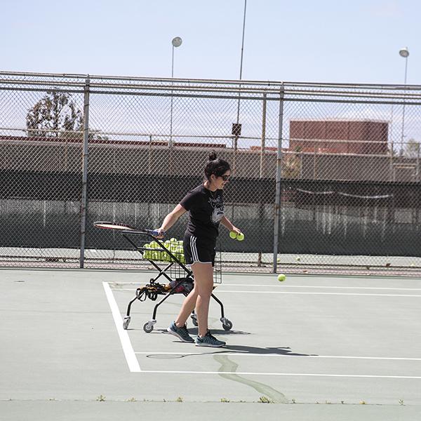 Palomar women's tennis coach Palomar women's tennis coach Carly de Anda serves to members of the Palomar Comets during practice April 16. (Savhanna Vargas/ The Telescope)Carly de Anda serves to members of the Palomar Comets during practice April 16, 2018. (Savhanna Vargas/ The Telescope)