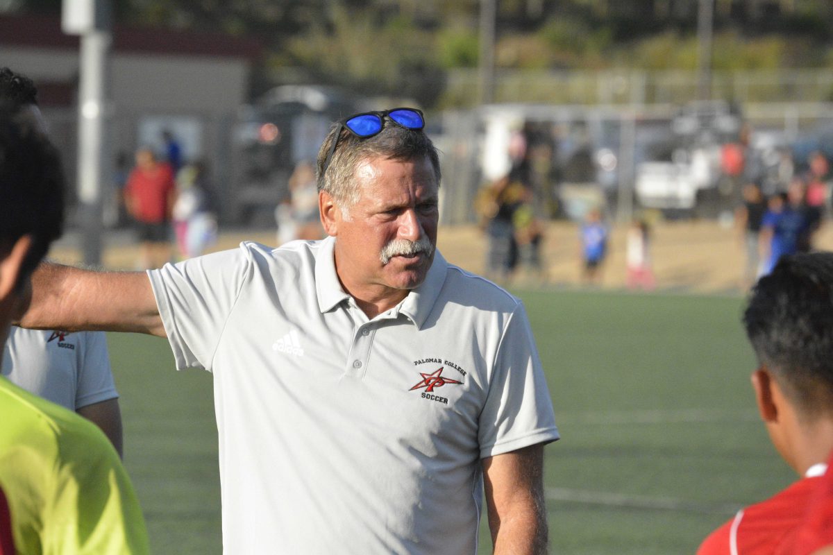 Coach David Linenberger talking to his team after losing against Canyons College. Aug. 31, 2018. (Linus Smith/The Telescope)