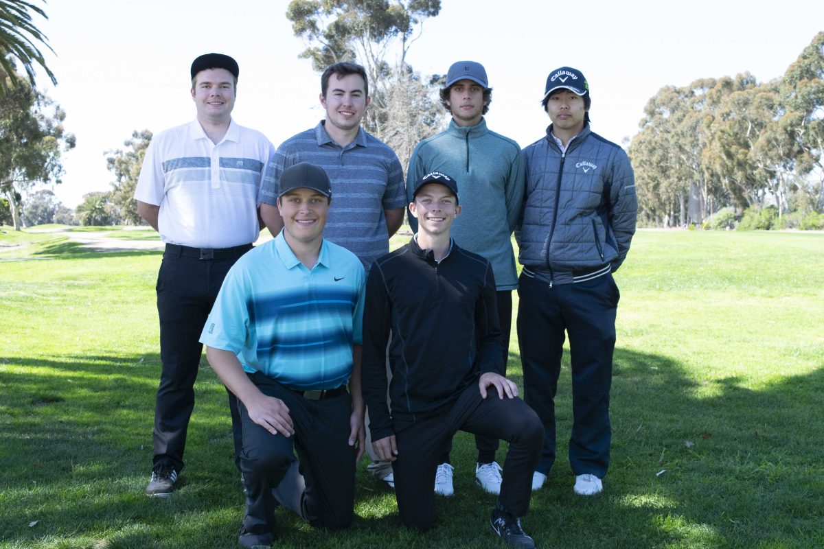 Six male Palomar golfers pose together on a golf course with two of them kneeling in front of four golfers.