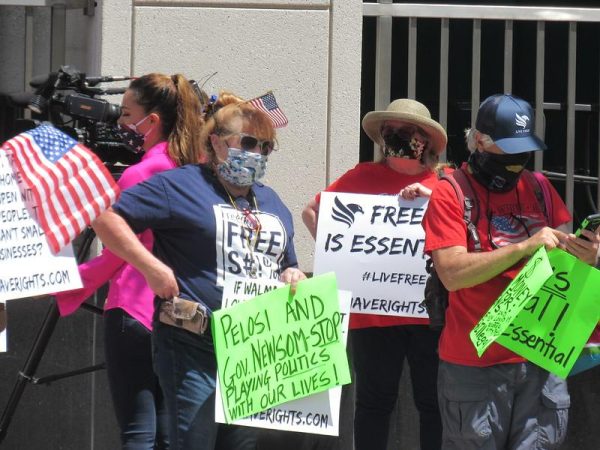 People protesting the stay at home orders in San Diego. Nick Ng/ The Telescope.