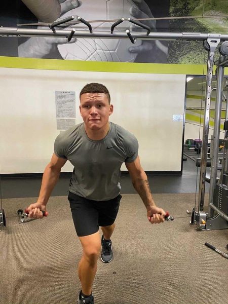 Palomar Student James Mullen II lifts weights at the gym. Photo Courtesy of James Mullen II