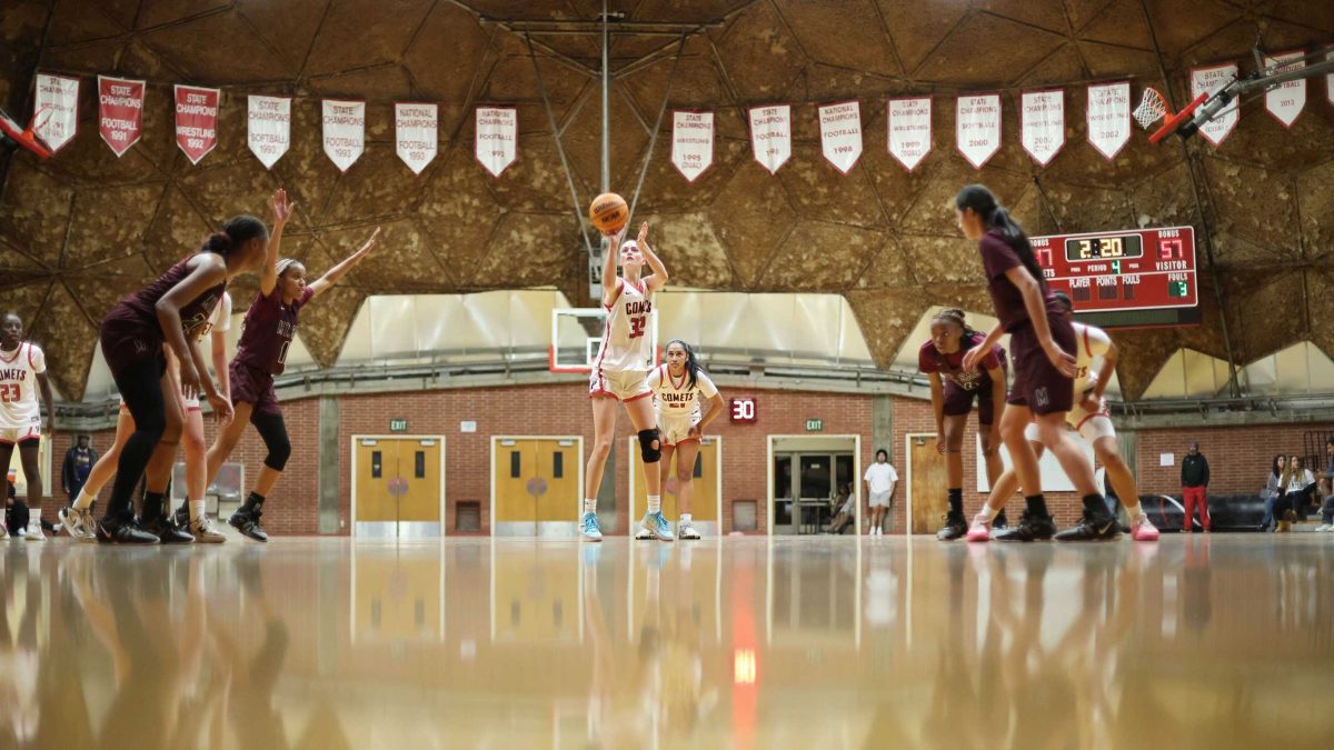 Palomar Comet Freshman Dayvis Key posed to shoot in the Jan. 17 game against Southwestern College Jaguars. 
Image Credit -- Hector Flores.