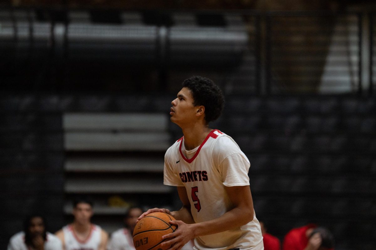  Isaiah Pomare at the free-throw line.