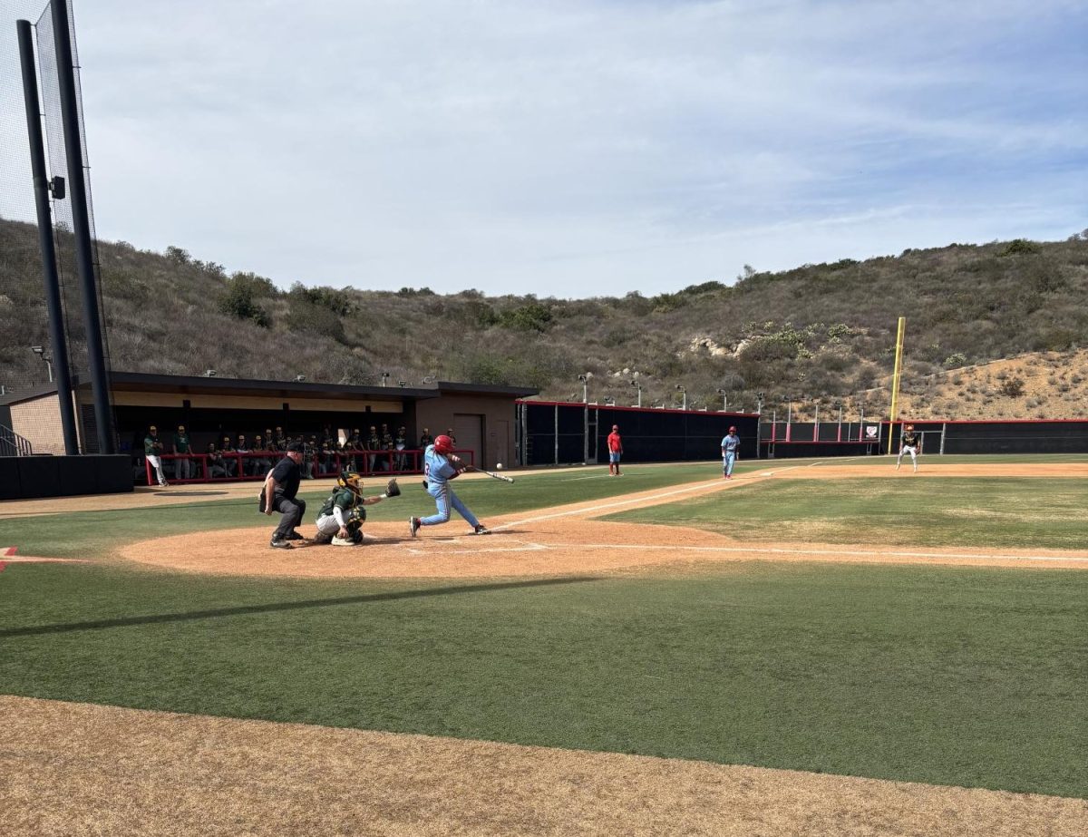 #3 Justin Tucker hits an RBI single, extending the Comets' lead in the bottom of the second inning.