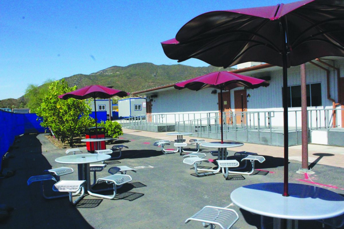 A small courtyard accessible to students at the Fallbrook Education Center.